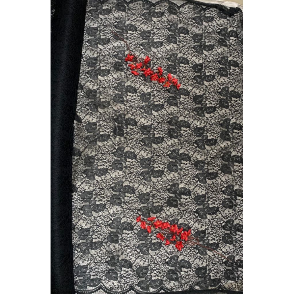 Kain Brokat/Brukat/Lace Cord Khusus Warna Burgundy dan Hitam Motif Bunga Cantik Mewah Super Premium