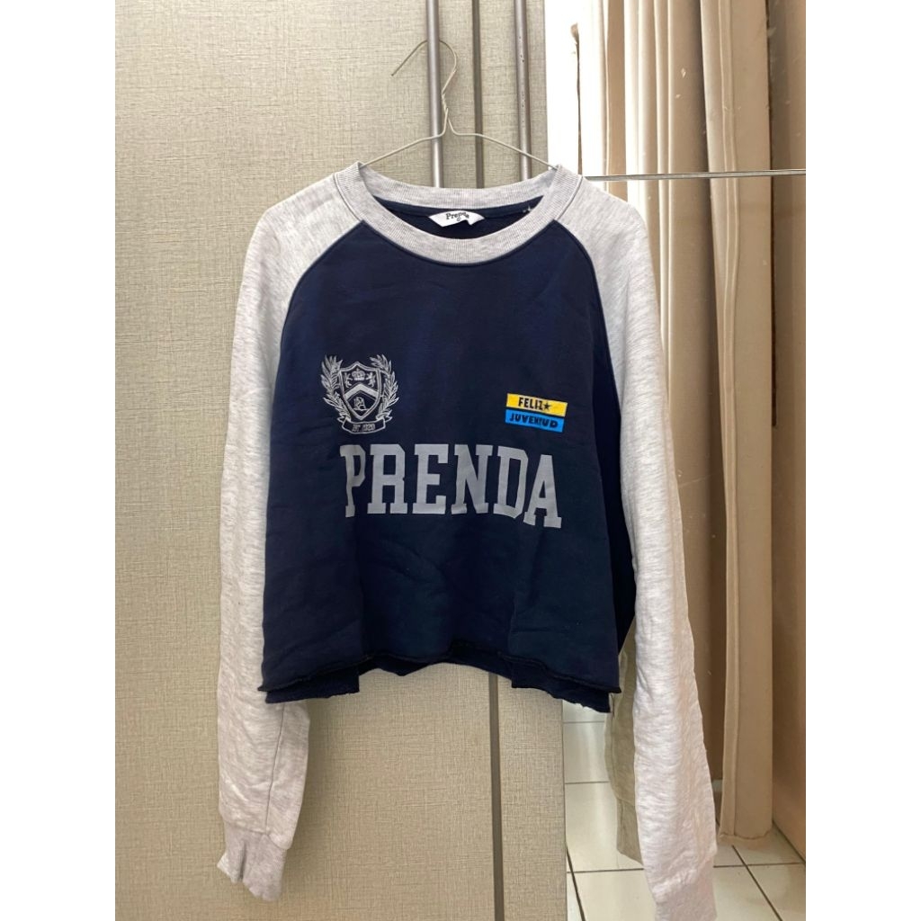 Kaos T-Shirt Sweater Prenda