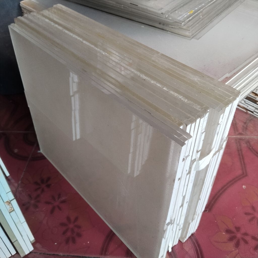 Acrylic mika bekas layar tv & komputer ukuran : P38,5x L31cm : T 6 sp 8mm