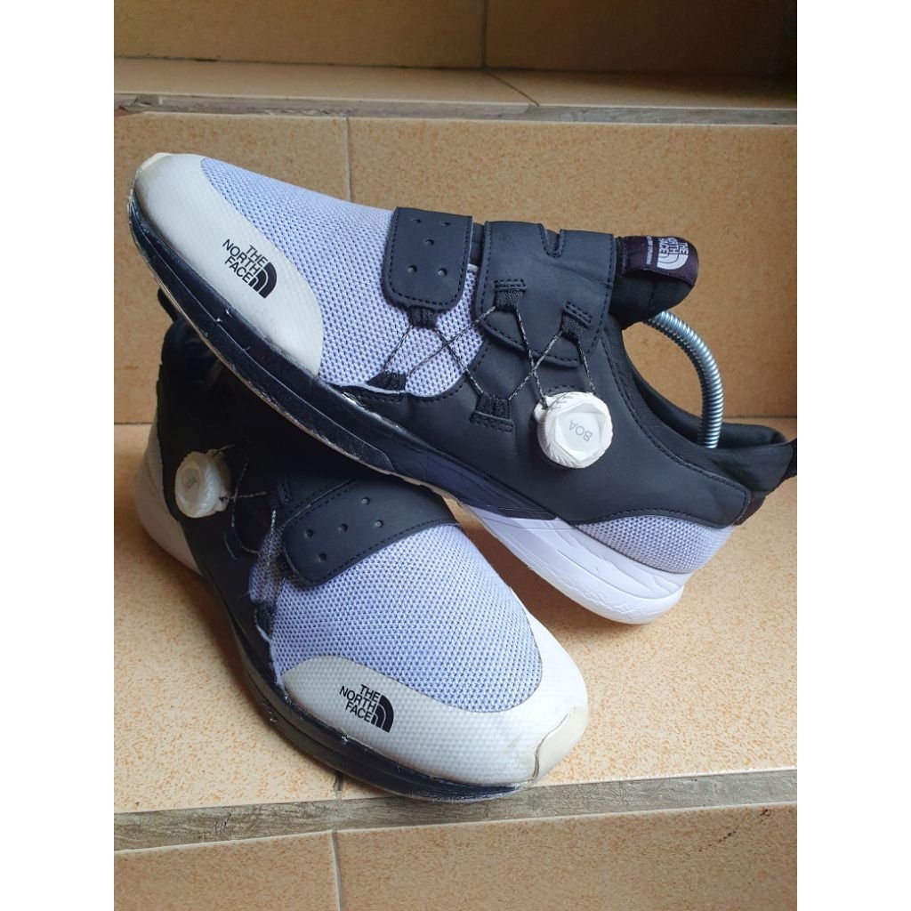 sepatu second tnf
