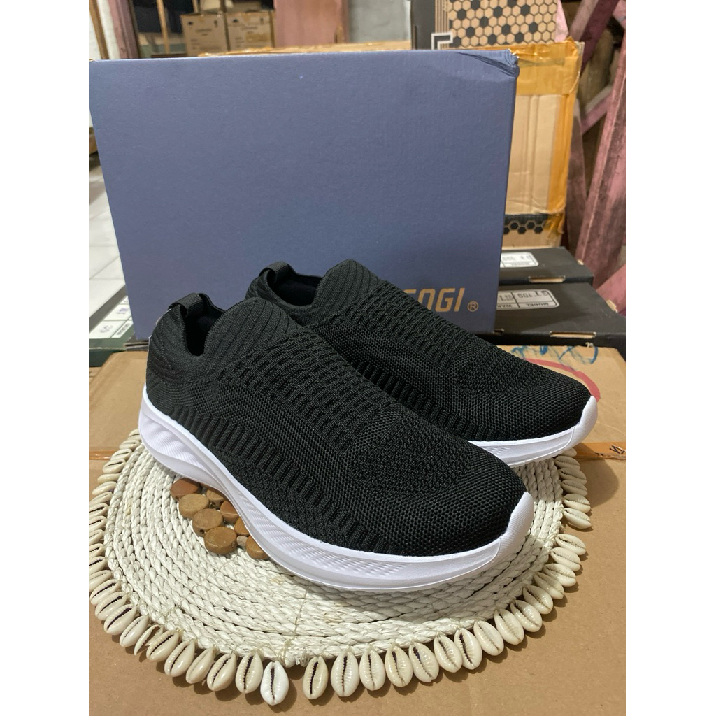 Sepatu slop - Moreno by kasogi warna hitam putih