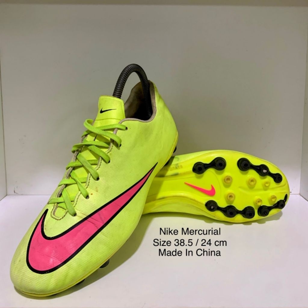 Sepatu Bola Nike Mercurial Preloved