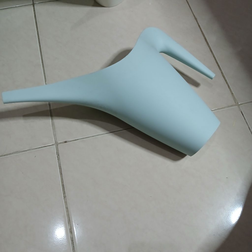 Teko plastik penyiram tanaman 1.2L biru muda