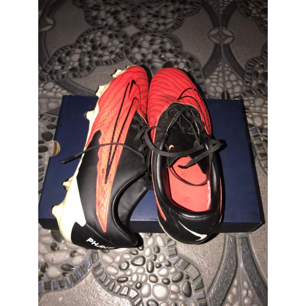 Sepatu Bola Take All