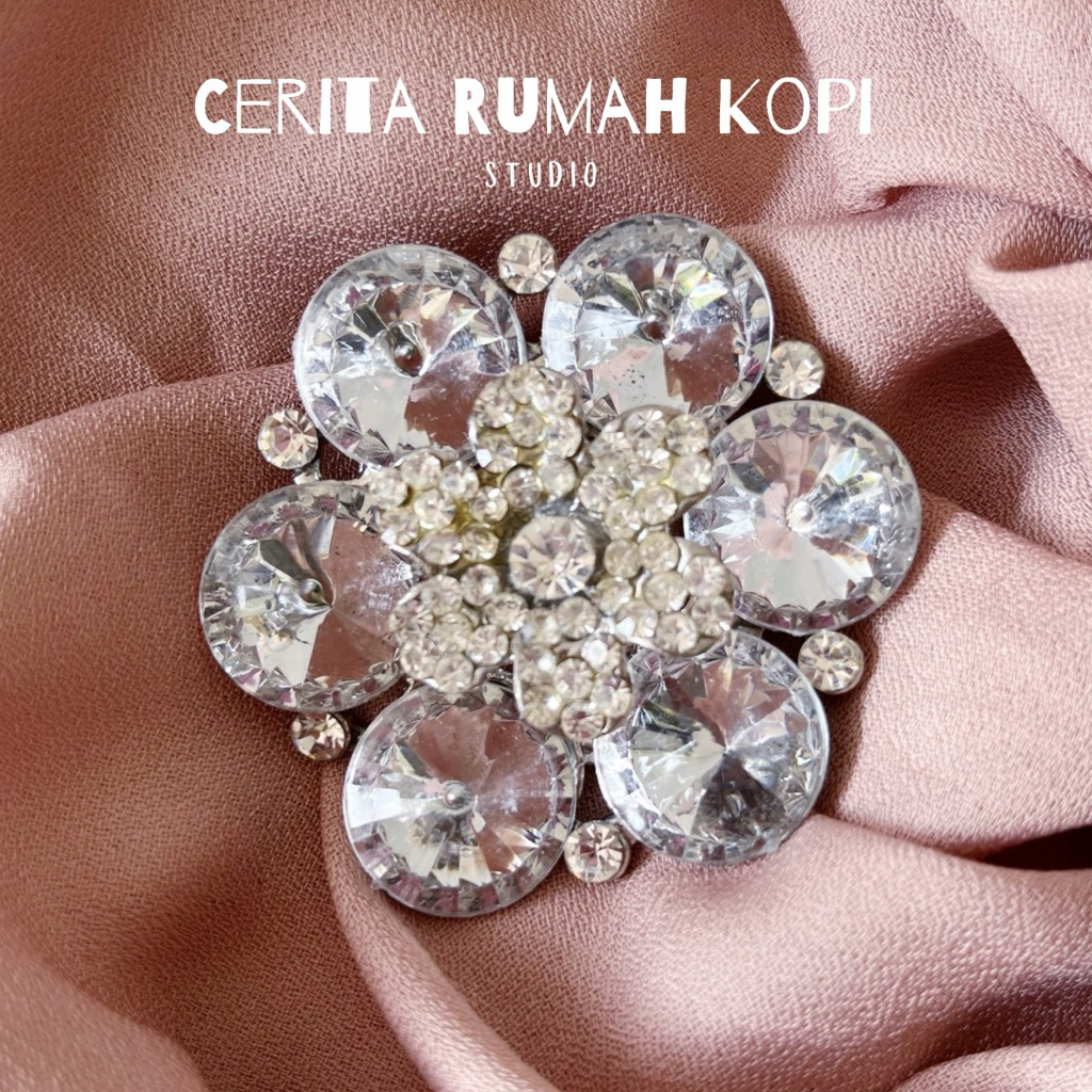 CUCI GUDANG | ALL 20RIBU | Bros Hijab Kristal Bunga Besar – Aksesoris Jilbab Elegan Kondangan