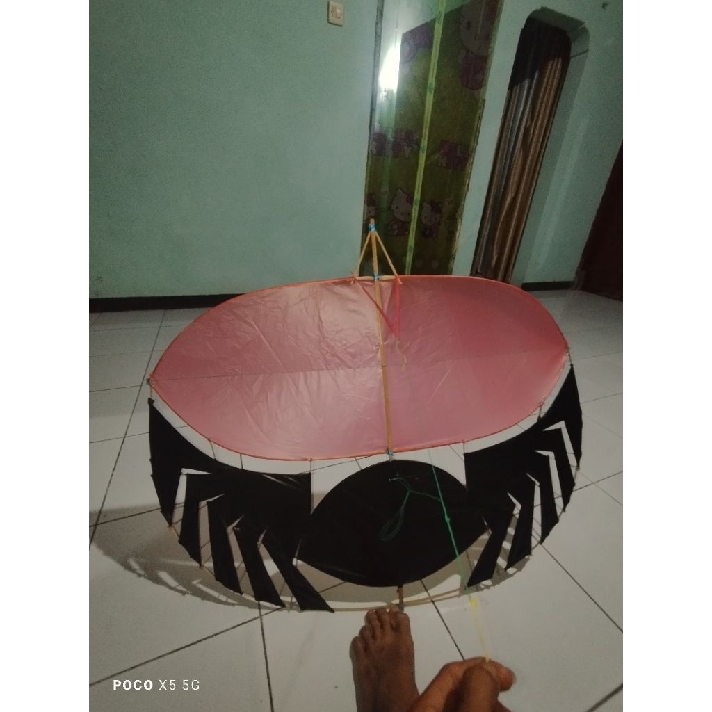 1 STOCK LAYANGAN RAM-RAMAN BLACK SPIDER SIAP TERBANG UKURAN 1 METER