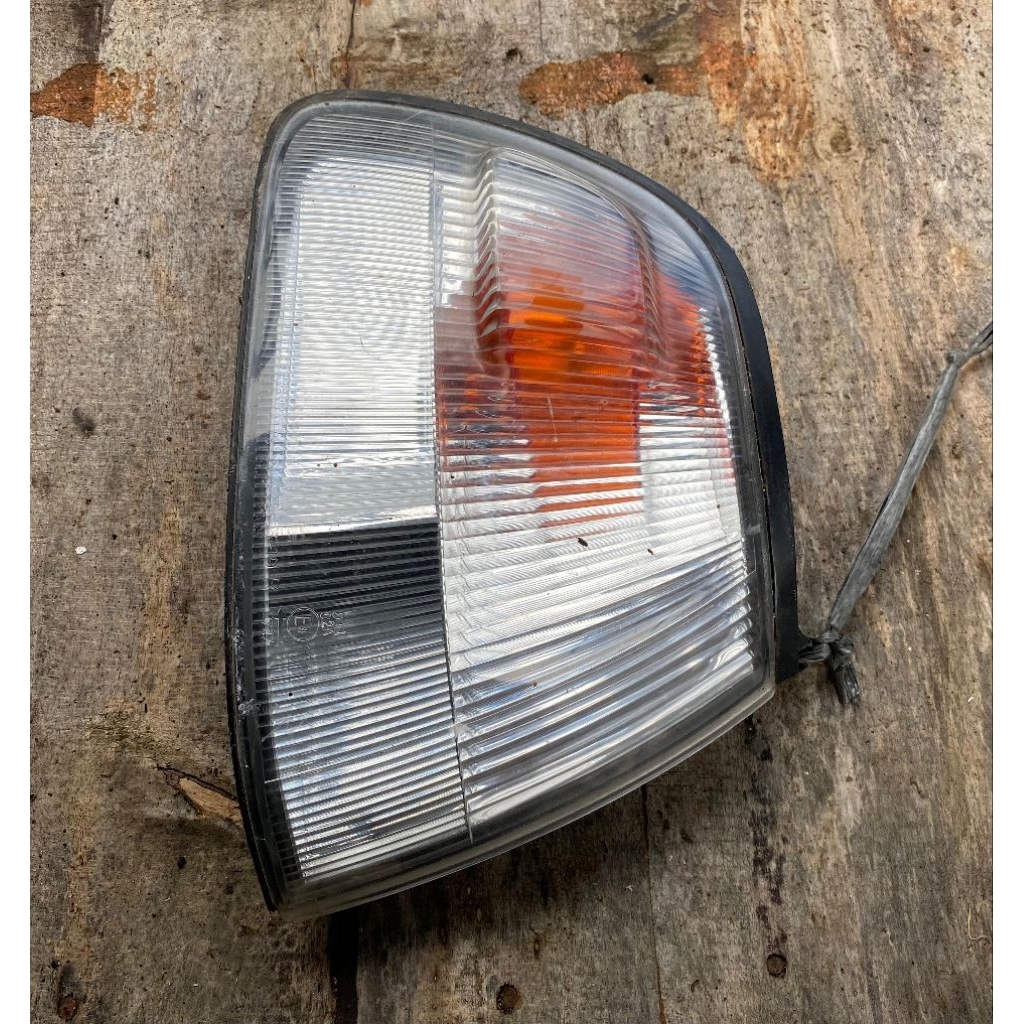 Lampu sein sen  depan toyota kijang kapsul lama kiri copotan