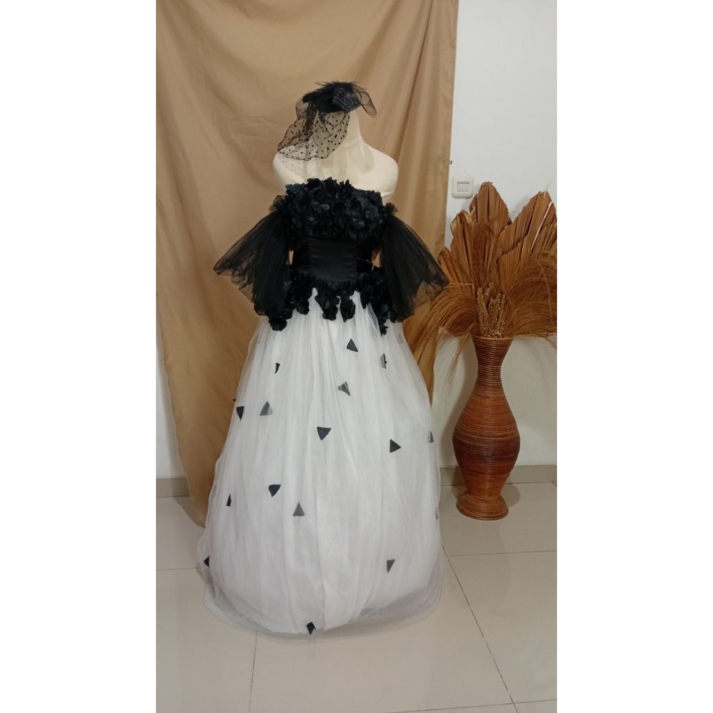 sewa gaun hitam-sewa gaun pesta- sewa gaun prewed