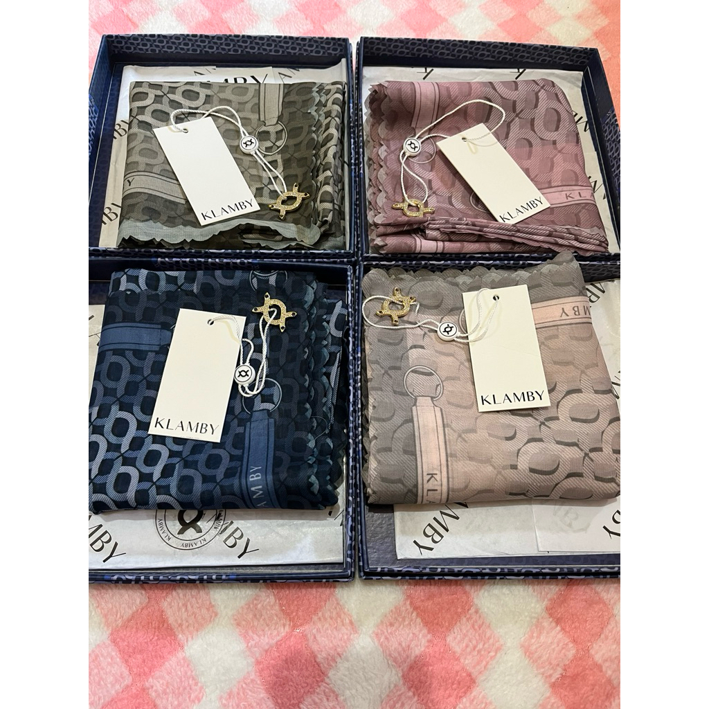 KLAMBY MINERA SCARF MONOGRAM