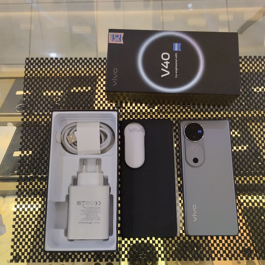 Vivo V40 5G 12/256GB Mulus (6895 Silver) - 12/256 GB