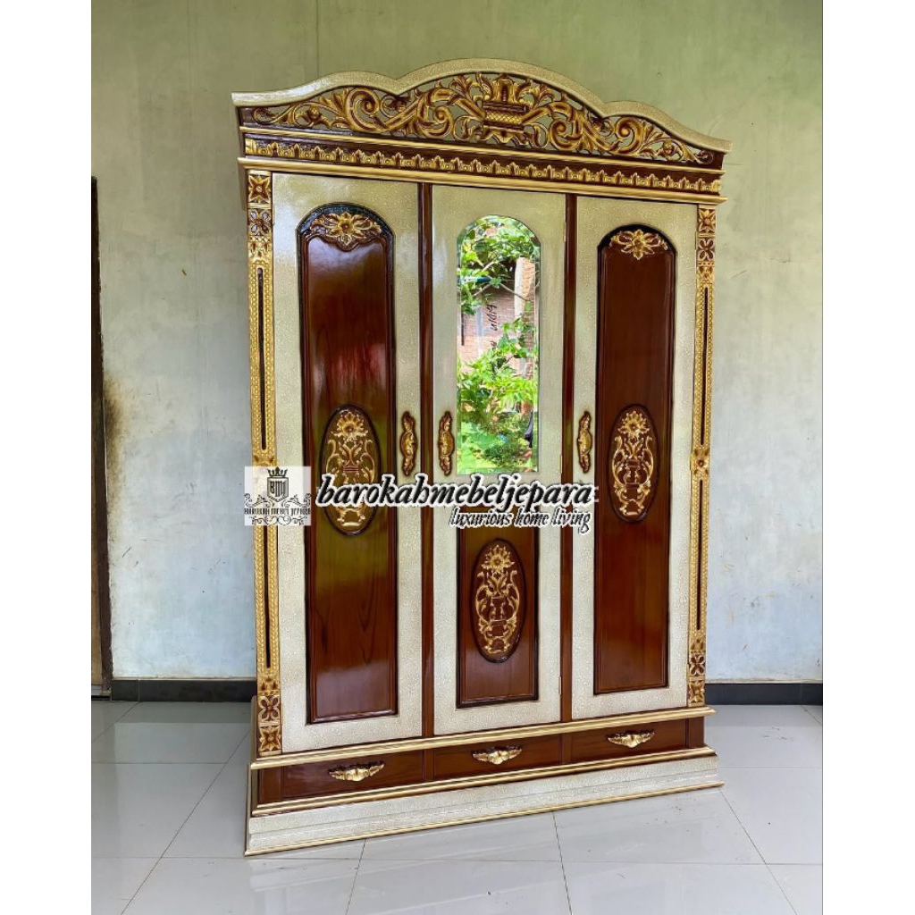 lemari pintu 3 kaca ukiran jati jepara , lemari pakaian kaca ukiran pintu 3 , lemari baju pintu 3 fu