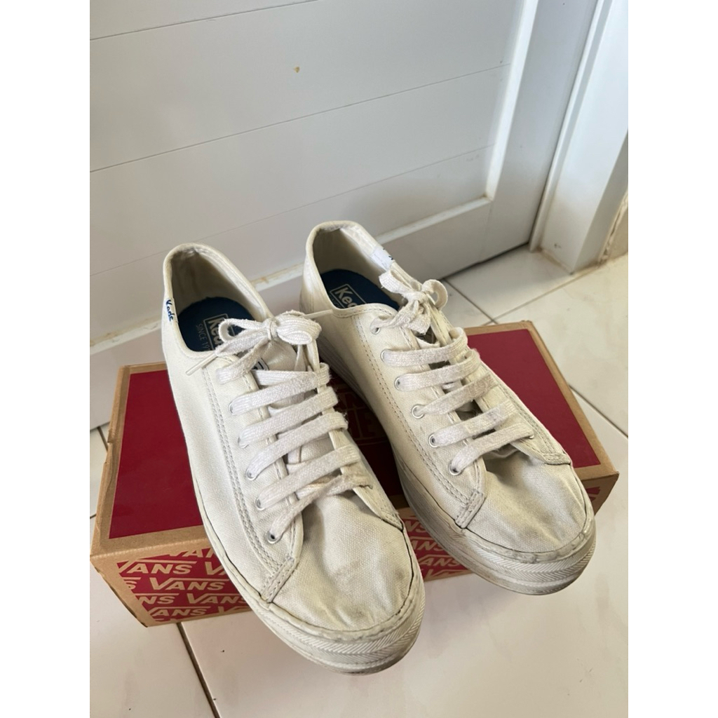 Sepatu Wanita Keds Putih (Preloved)