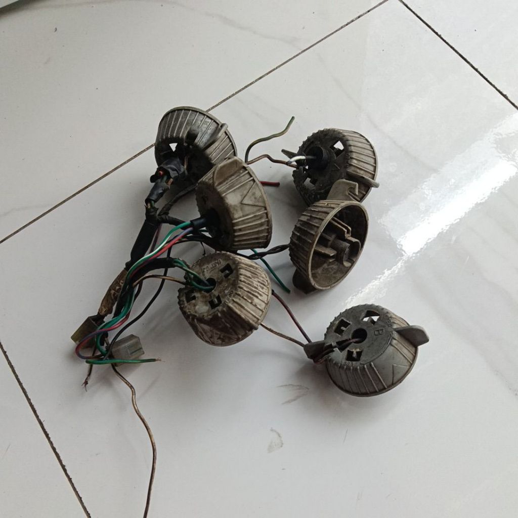 fiting lampu belakang Soluna