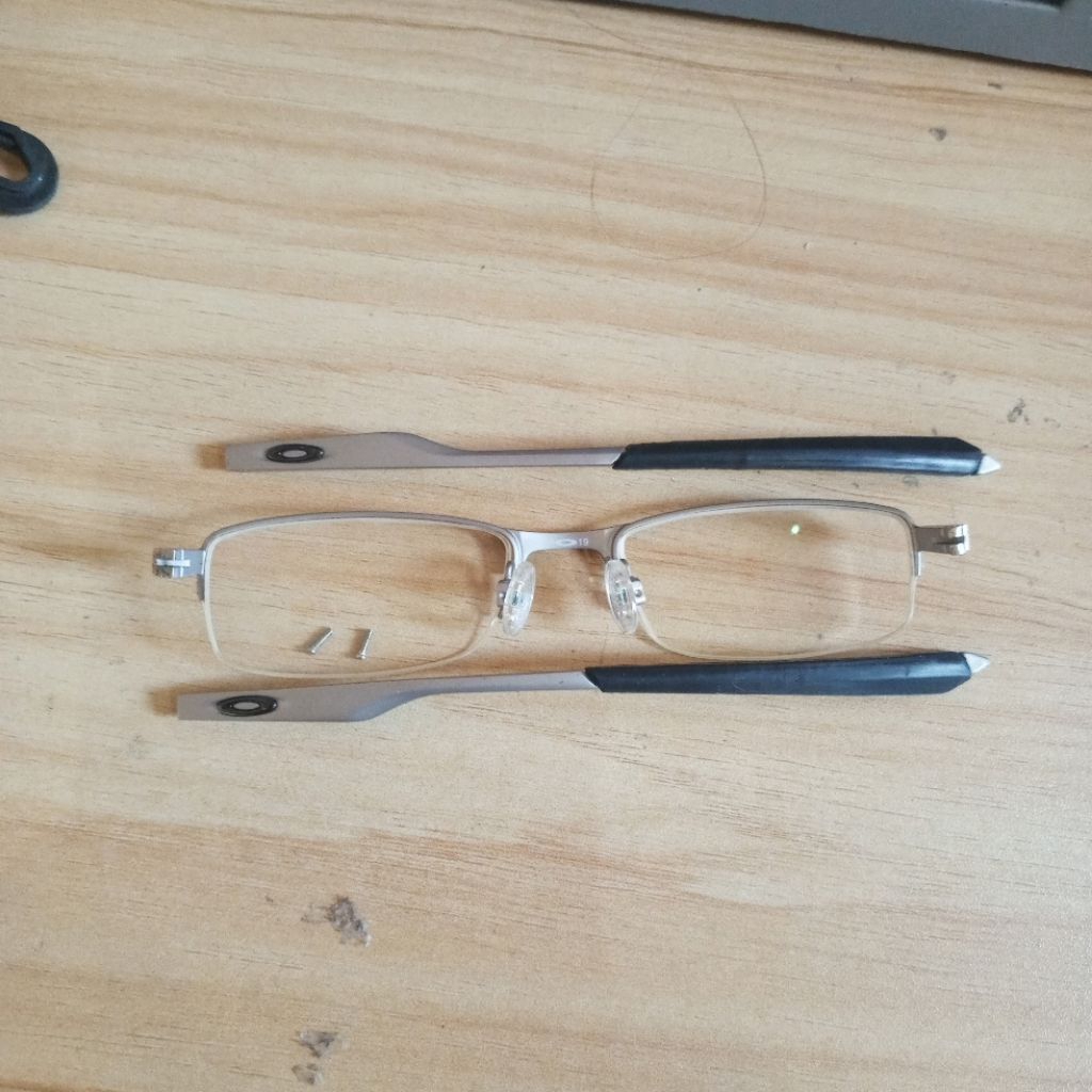 Frame Kacamata optik merk Oakley Socket 2.0 mate silver original (kondisi minus)