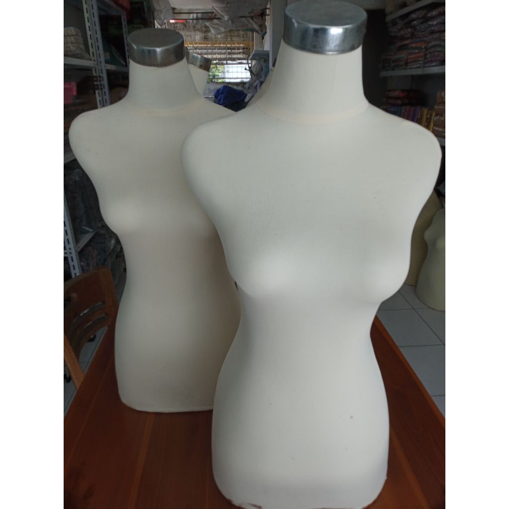 Patung Manekin Display Dressmaking dengan Kaki Besi Bekas Pakai