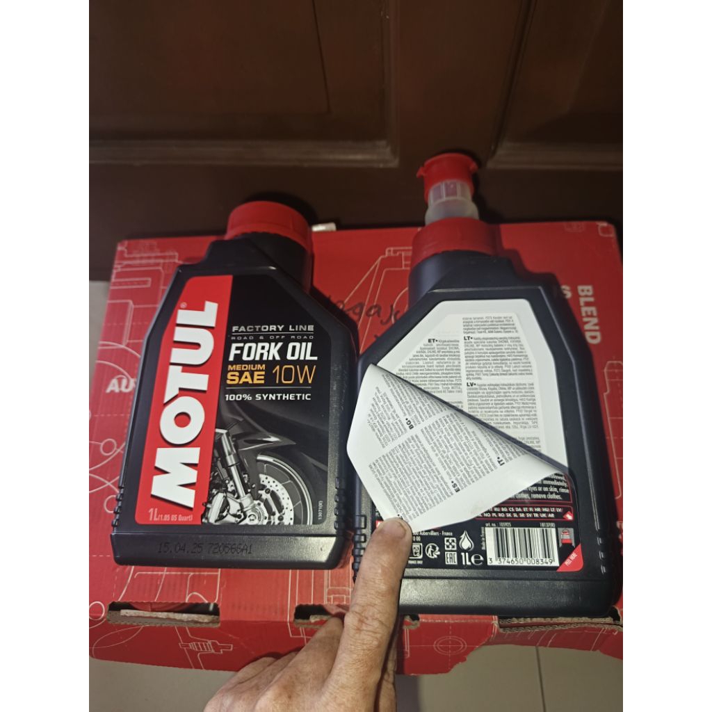 FORK OIL MOTUL MEDIUM SAE 10W OLI SHOCK DEPAN MOTUL SAE 10W OLI AS SHOK DEPAN MOTUL MEDIUM SAE 10W 1