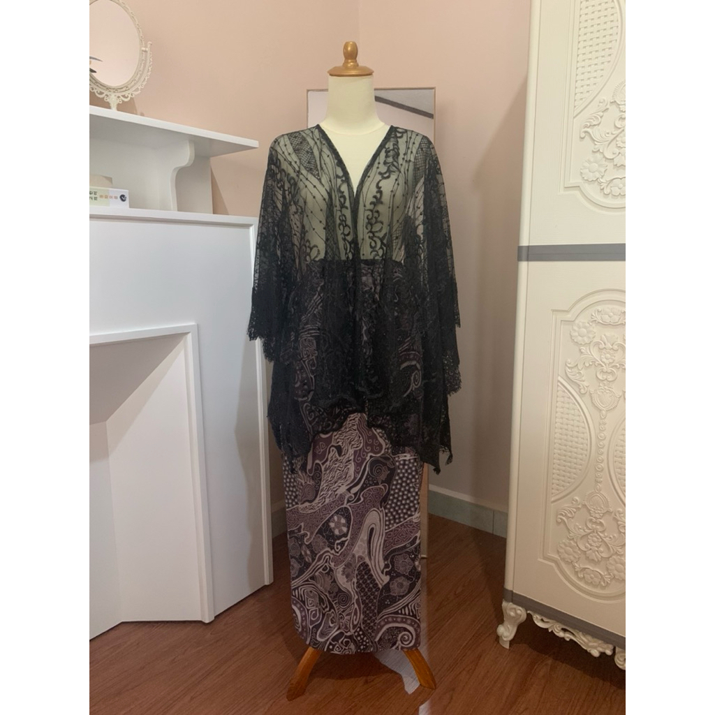 Outer Hitam Kondangan + Rok Batik Kebaya
