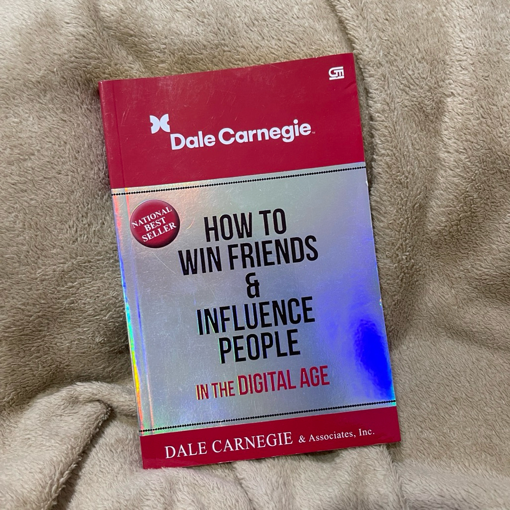 (Ready Stock) PRELOVED BUKU ORIGINAL HOW TO WIN FRIENDS & INFLUENCE PEOPLE IN THE DIGITAL AGE DALE C