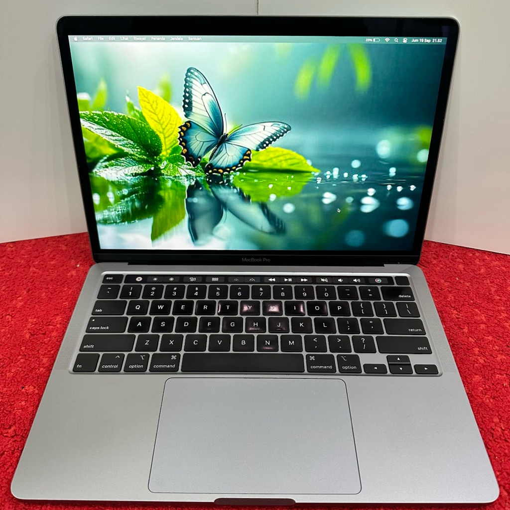 Macbook Pro 13 inch, 2020 Four Thunderbolt 3 ports CTO