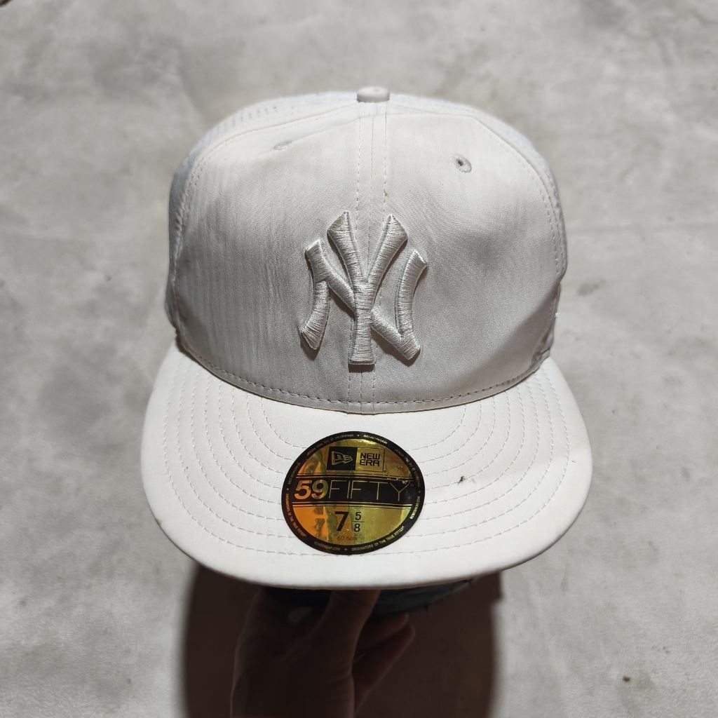 Topi snapback pria new era Yankees putih