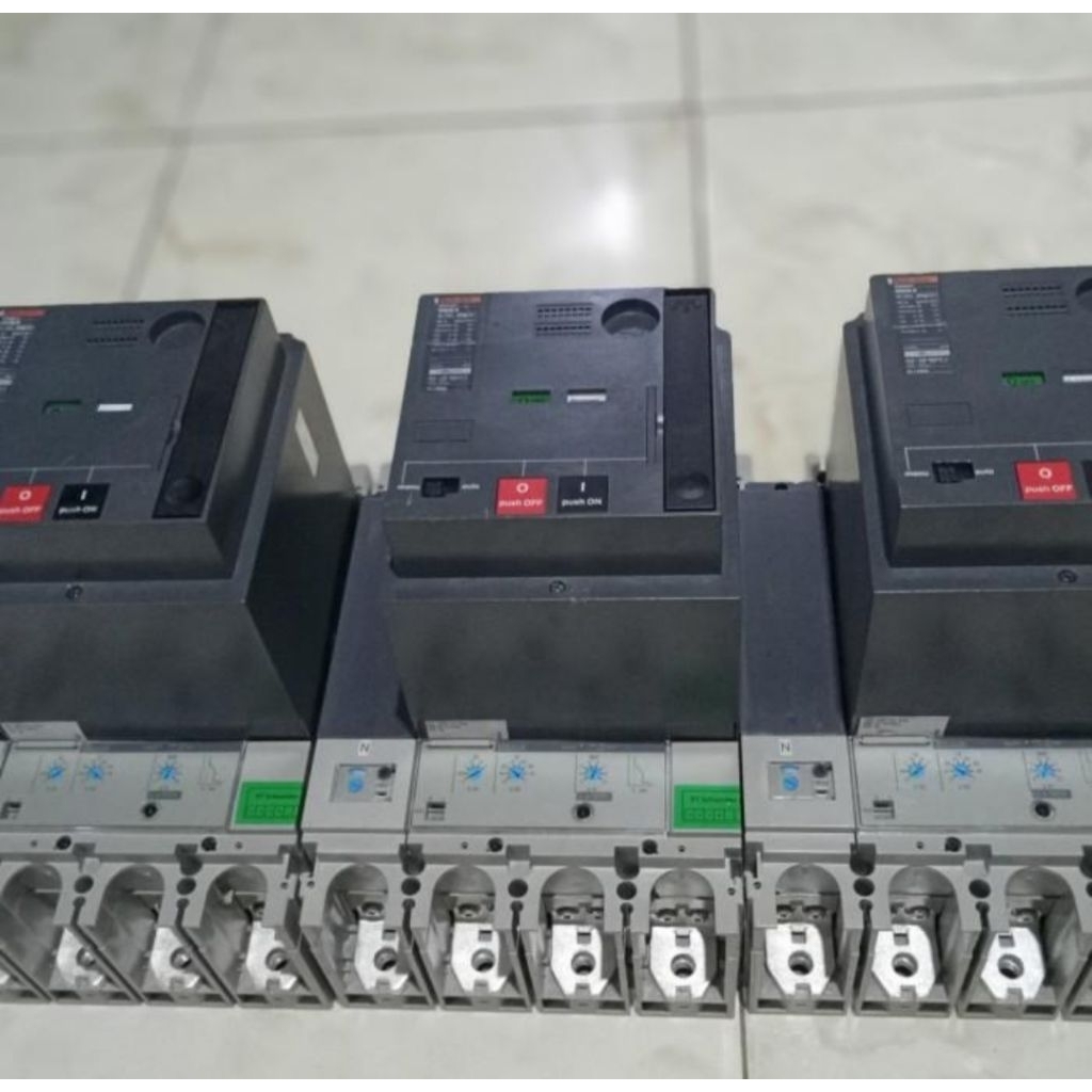 MCCB MERLIN GERLIN 4P 400AMPER + MOTORIZED KOMPLIT ORIGINAL