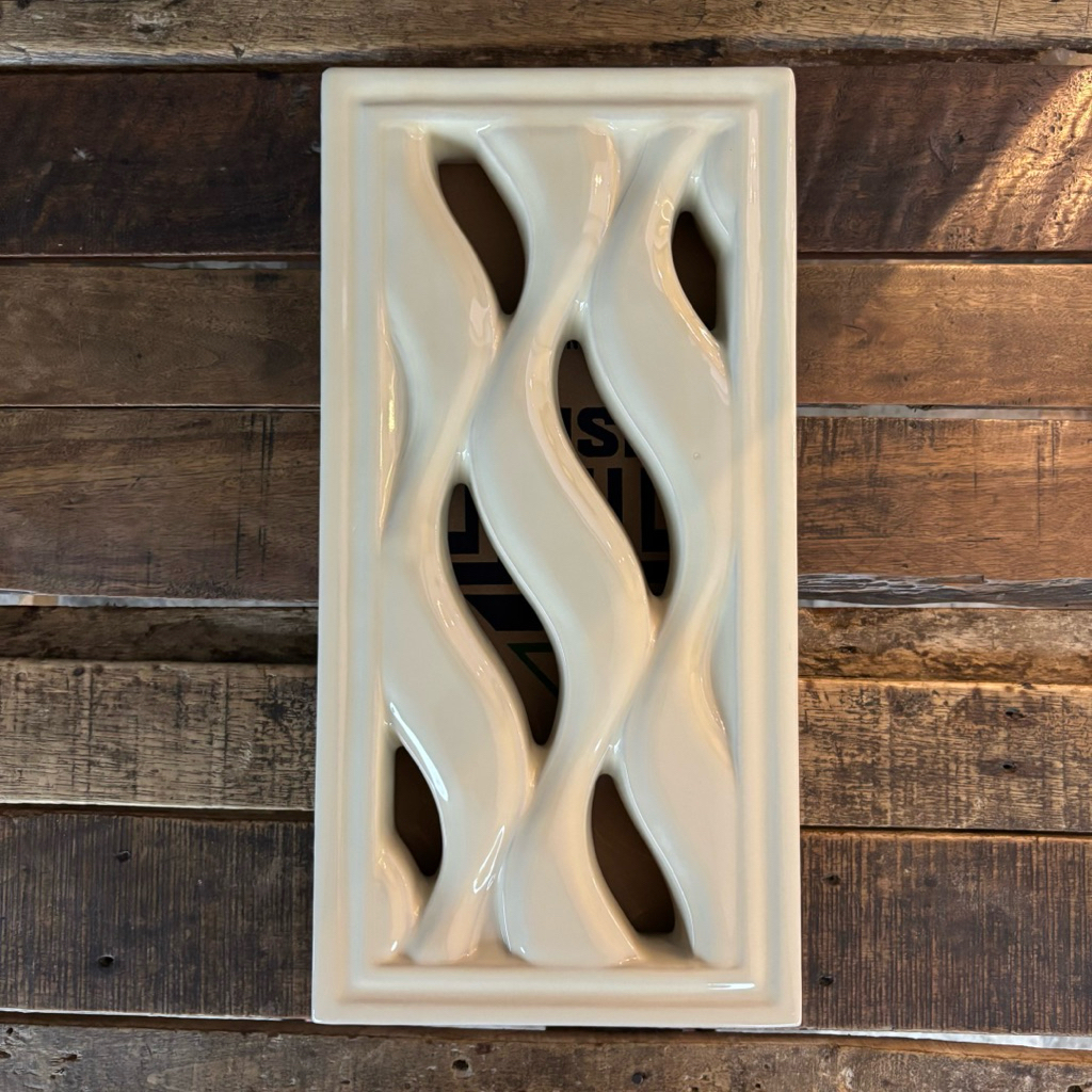 Roster / Keramik Trisensa / Keramik Lubang Angin Motif Minimalis 20x40 cm RO 131 E