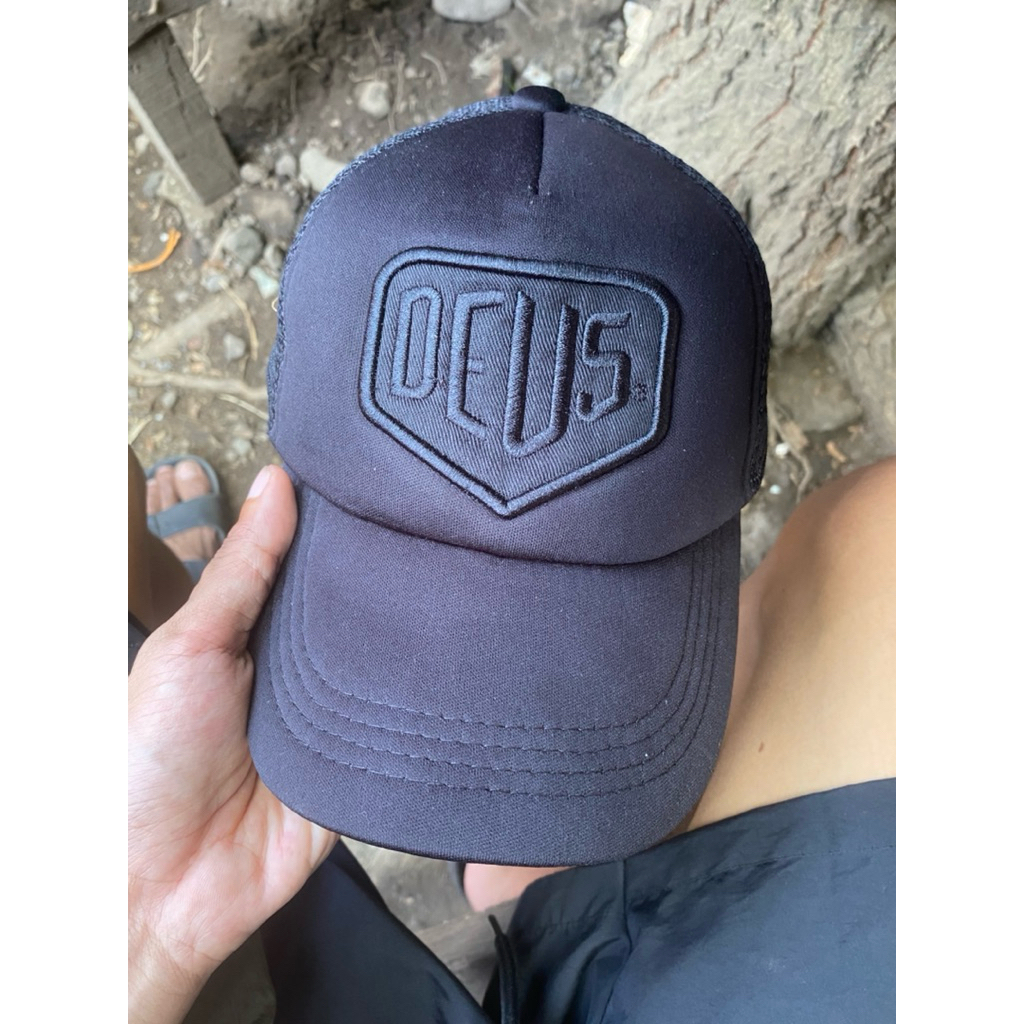 topi deus second bekas