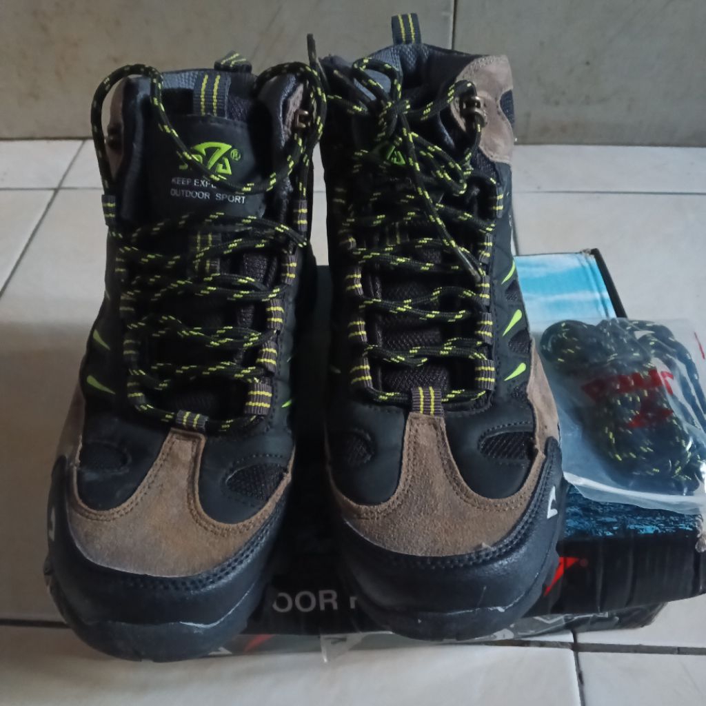 sepatu SNTA Outdoor 613 original second