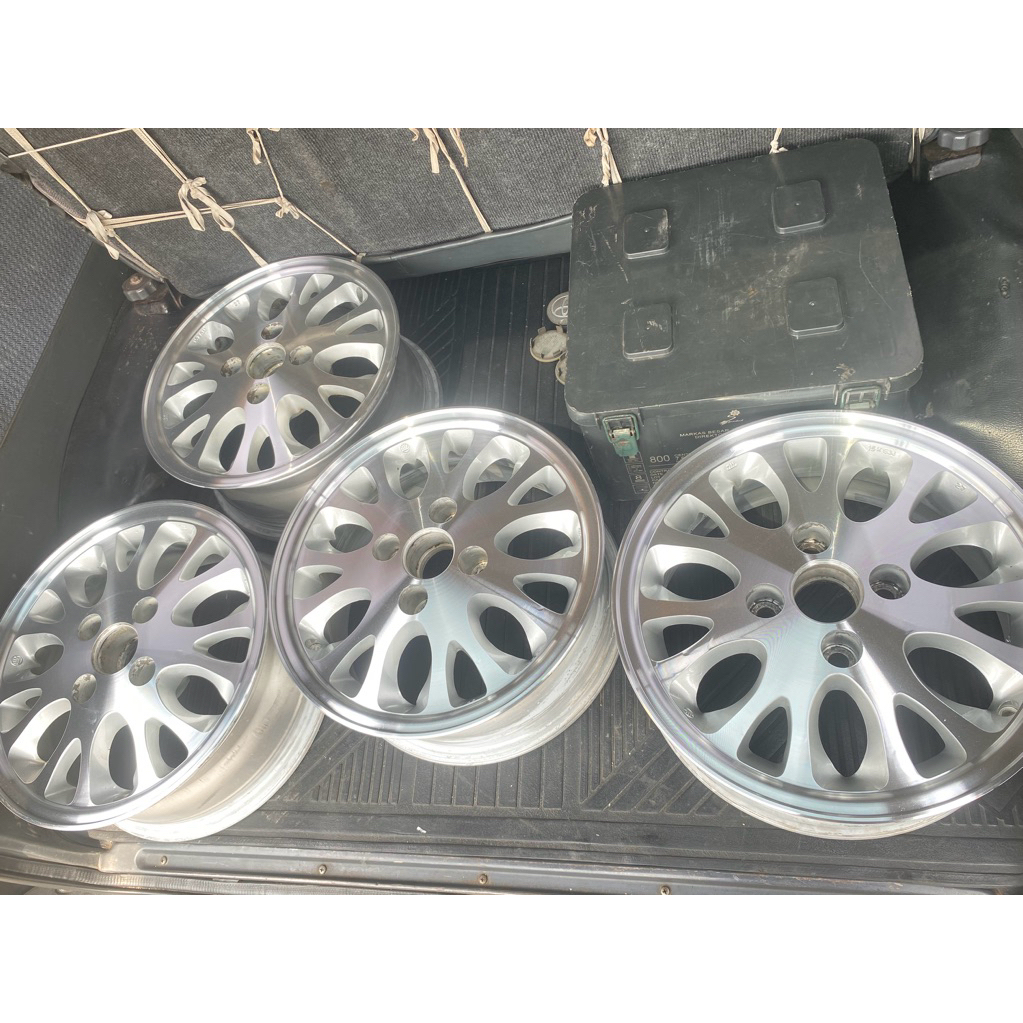 Velg kijang krista R15