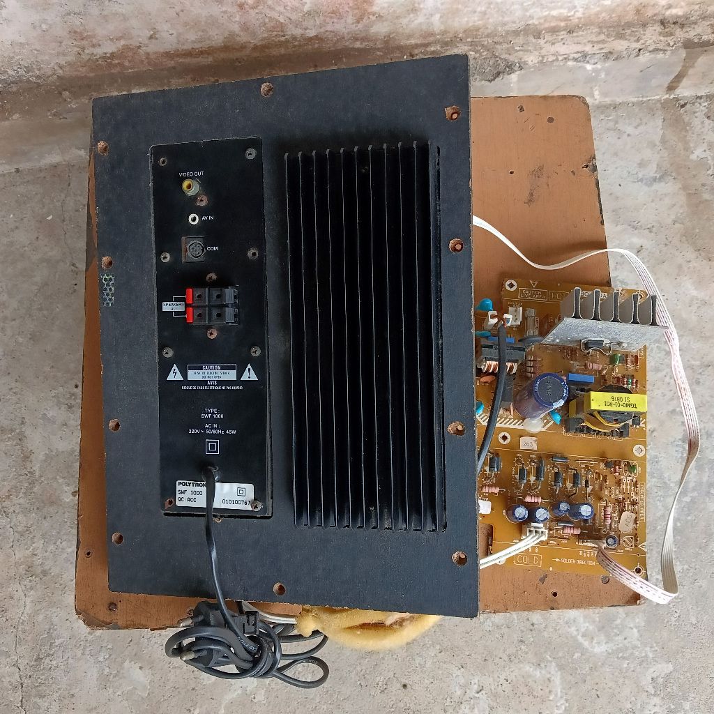 2.1 kit subwoofer aktif Polytron bekas normal copotan