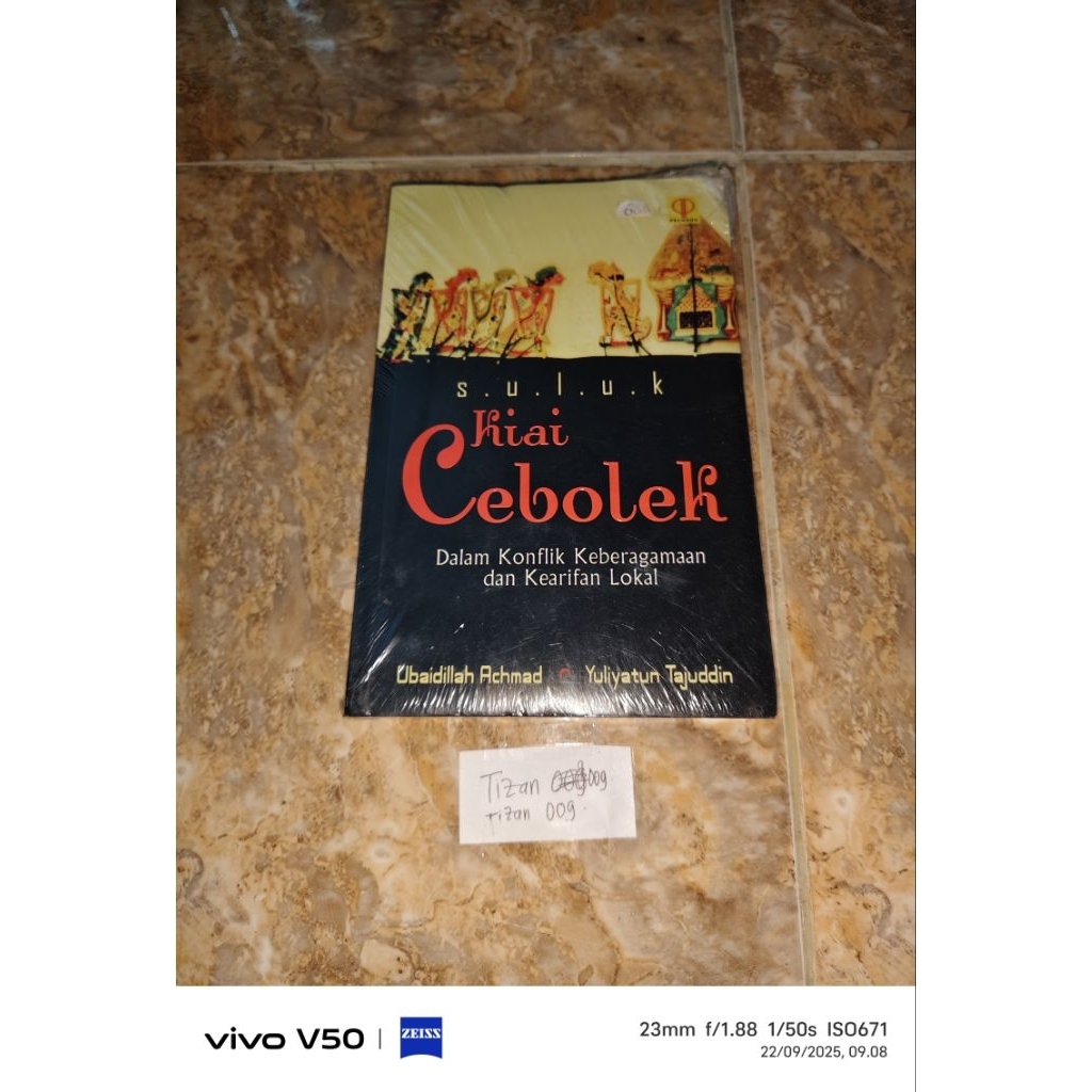Buku Suluk Kiai Cebolek Dalam konflik keberagaman dan kearifan Lokal - Ubaidillah Achmad