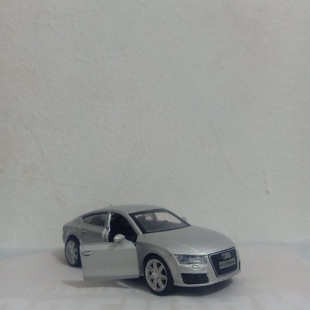 Diecast Apolo MSZ Mobil Audi A7 Warna Silver 1:43