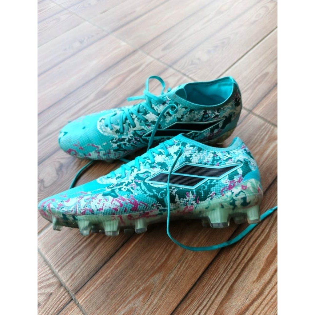 Sepatu Bola MILLS XYCLOPS KALDERA FG