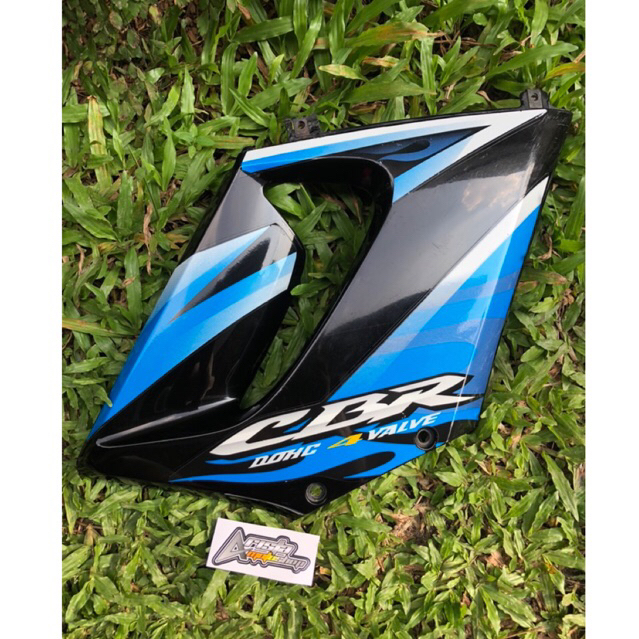 Fairing body midle kanan CBR 150r old thailand
