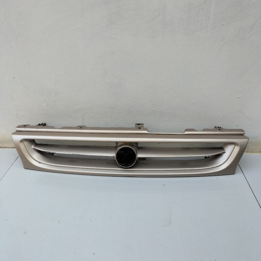 grile grill depan mobil timor/kia sephia bekas original