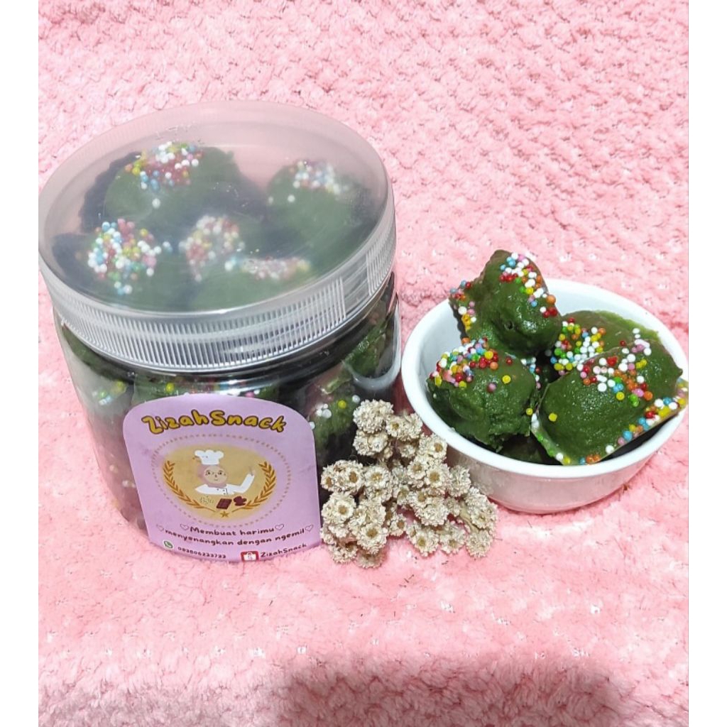 kurma coklat rasa greentea isi kacang mede/kurma coklat/cemilan murah/coklat greentea/Kue lebaran