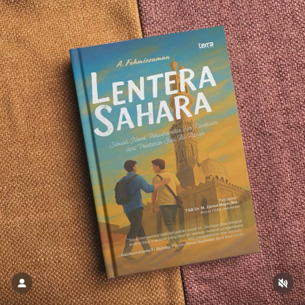 Buku Lentera Sahara bertanda tangan penulis