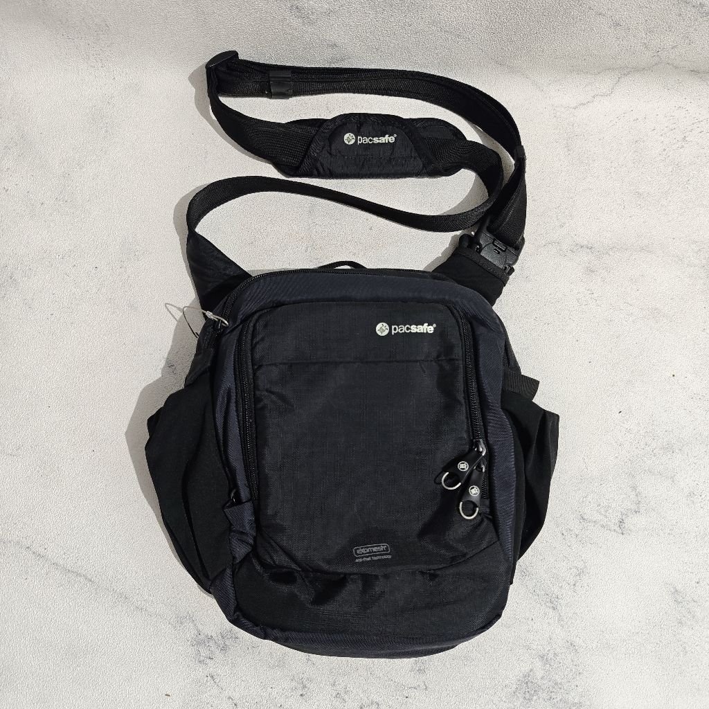 Pacsafe Camsafe / Camera bag Pacsafe ( lengkap raincover )