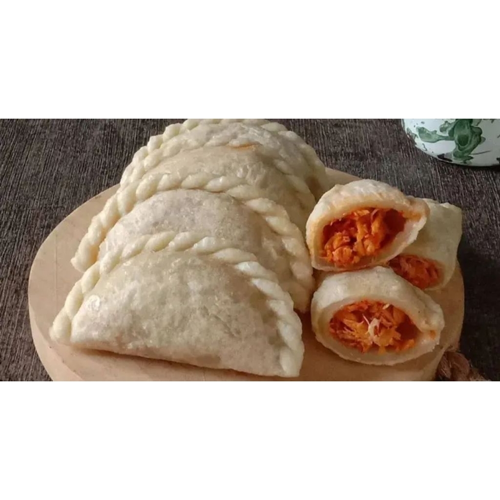 cireng isi ayam suwir pedas daun jeruk