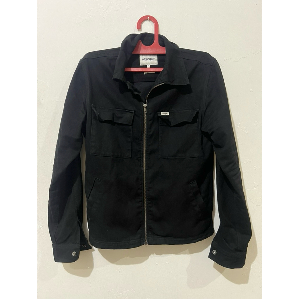 wrangler jaket trucker hitam