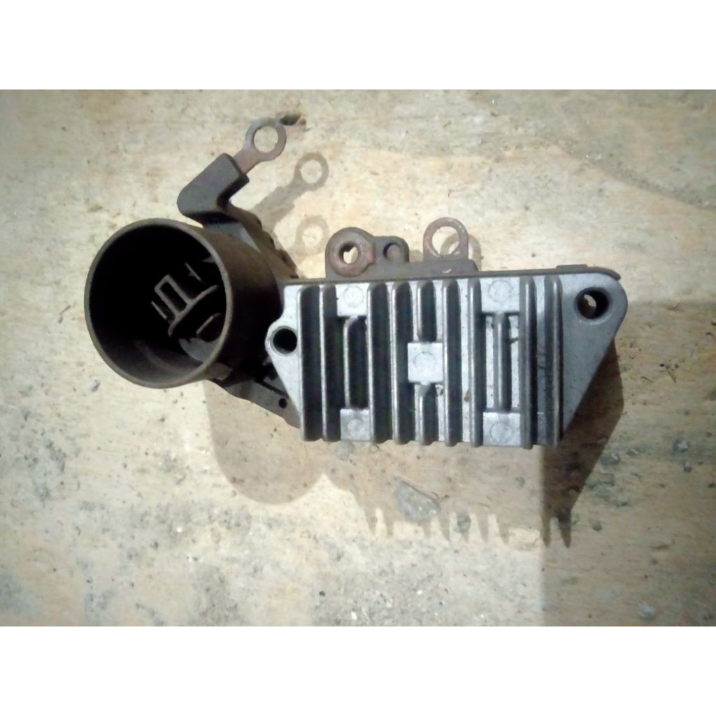 IC regulator alternator Honda grand Civic. gineo  Toyota twincam soket bulat