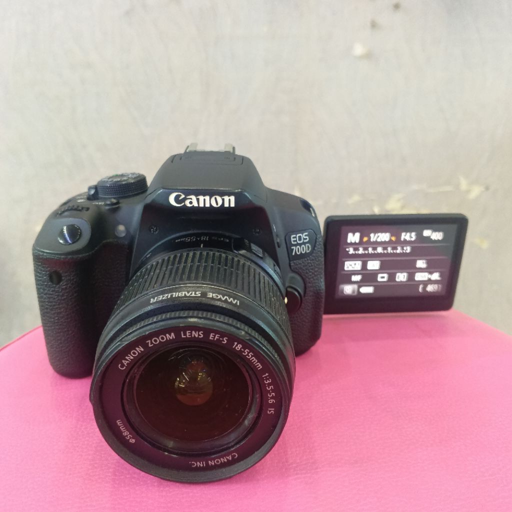 Kamera DSLR Canon Eos 700D