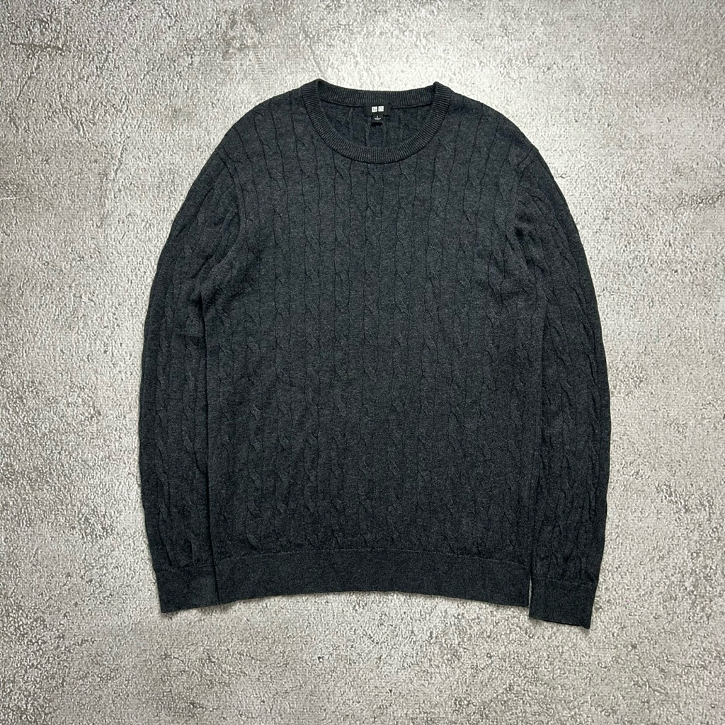 UNIQLO KNIT SWEATER