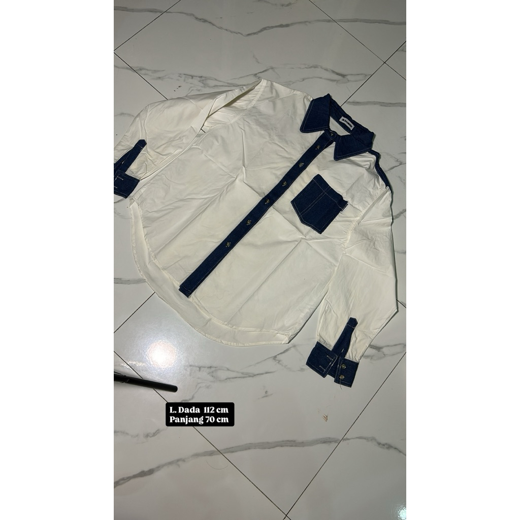 kemeja oversize putih