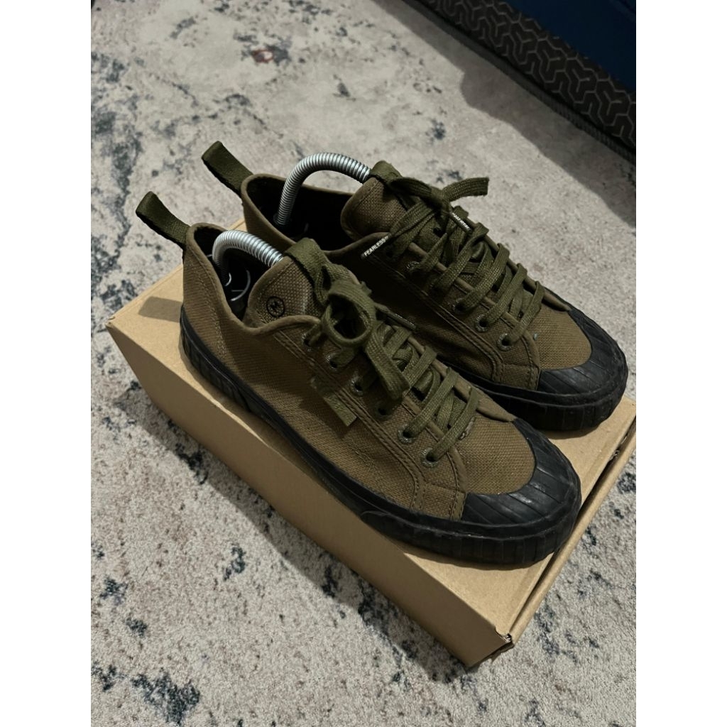 Sepatu Superga X Makna Army