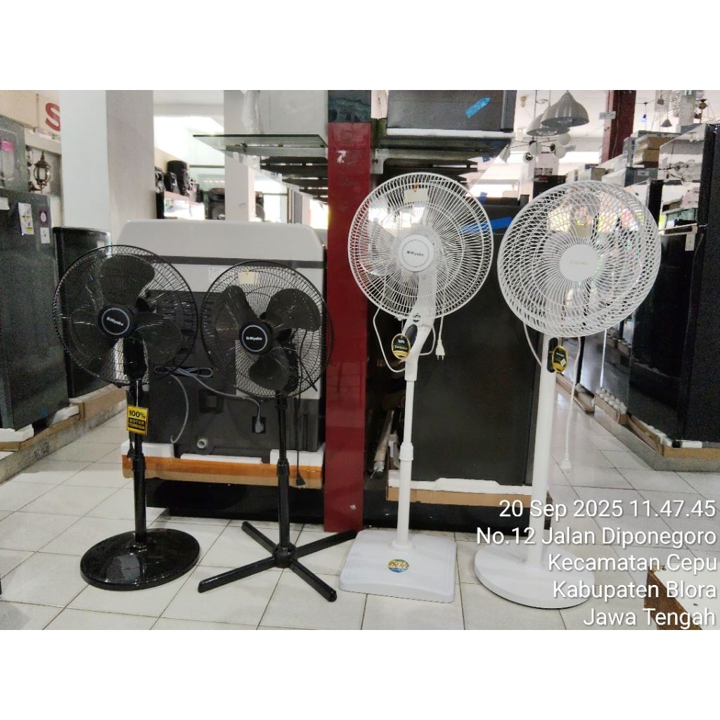 Kipas Angin Berdiri Miyako Remote Control KAS 1697 DRW