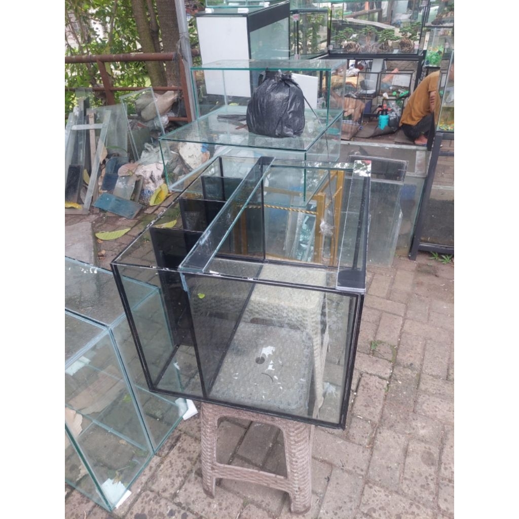 aquarium 60x40x40 filter belakang  kaca full 5 mili dasar 8 mili