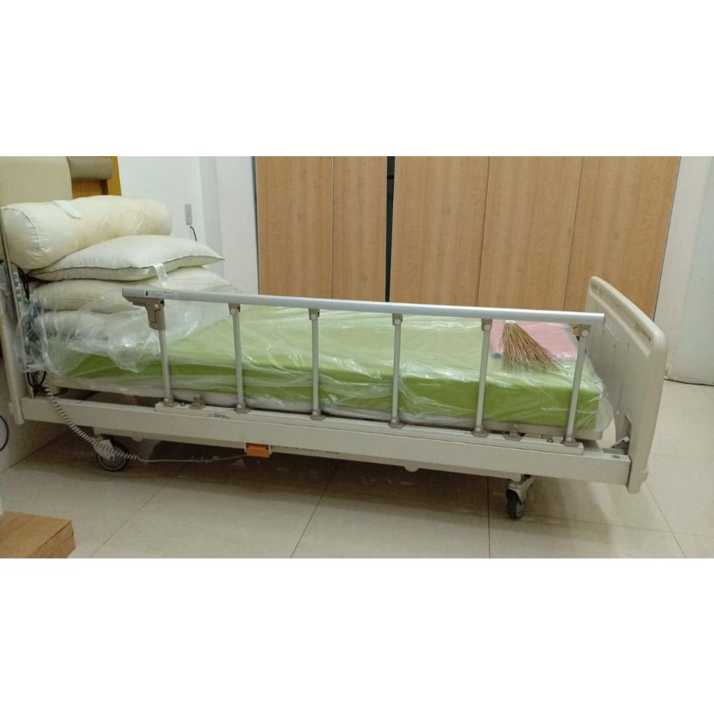 Paramount Bed PA-93275 Tempat Tidur Pasien Elektrik 3 Motor Kualitas Internasional Garansi 1 Tahun D