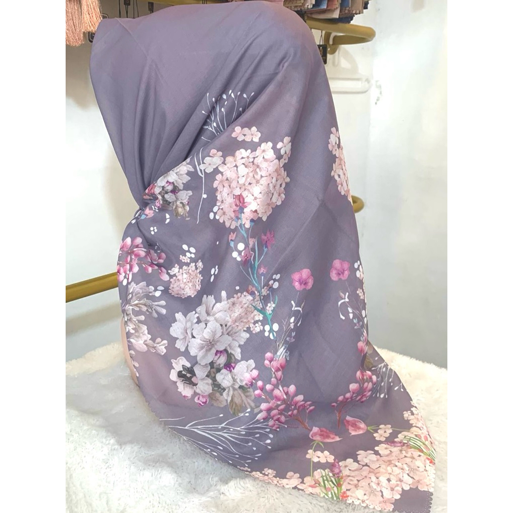 SEGI EMPAT MOTIF BUNGA