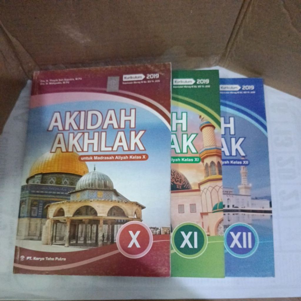 Buku Pelajaran Toha Putra Aqidah Akhlak MA Kelas 10, 11, 12 Kurikulum 2019